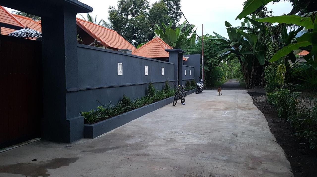 Mias Jungle House Hotel Lovina Eksteriør billede