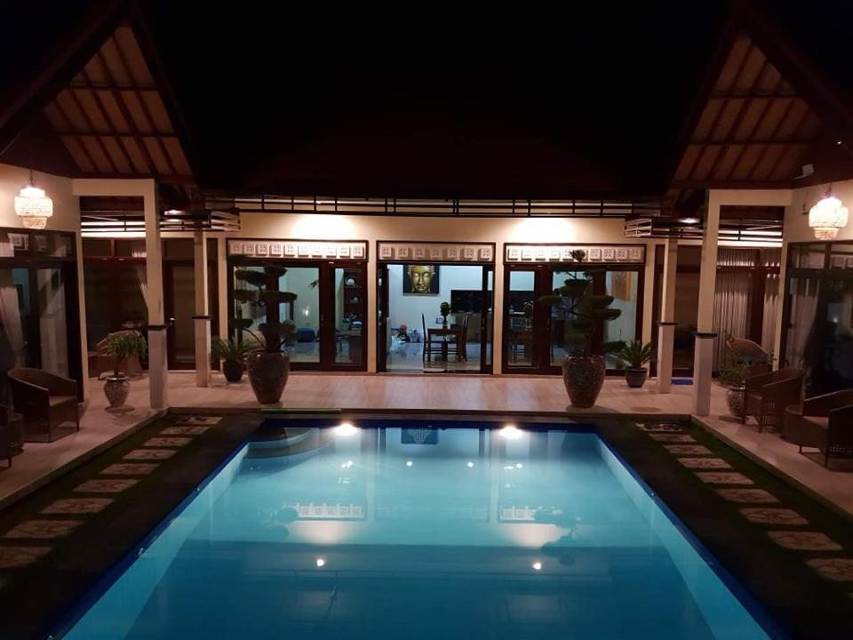 Mias Jungle House Hotel Lovina Eksteriør billede