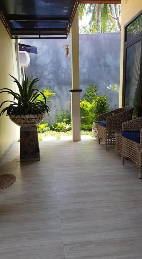 Mias Jungle House Hotel Lovina Eksteriør billede