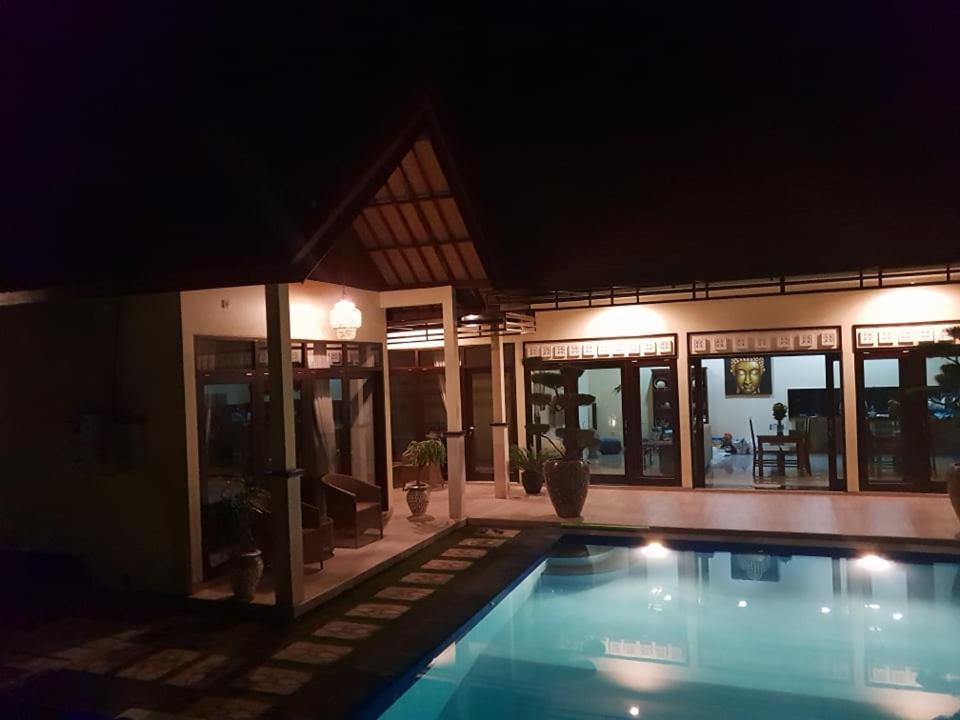 Mias Jungle House Hotel Lovina Eksteriør billede