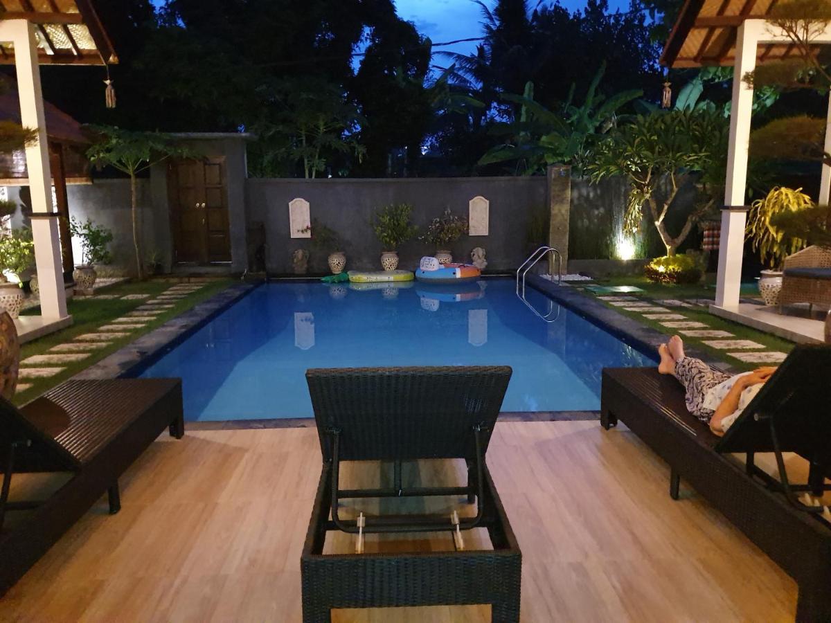 Mias Jungle House Hotel Lovina Eksteriør billede