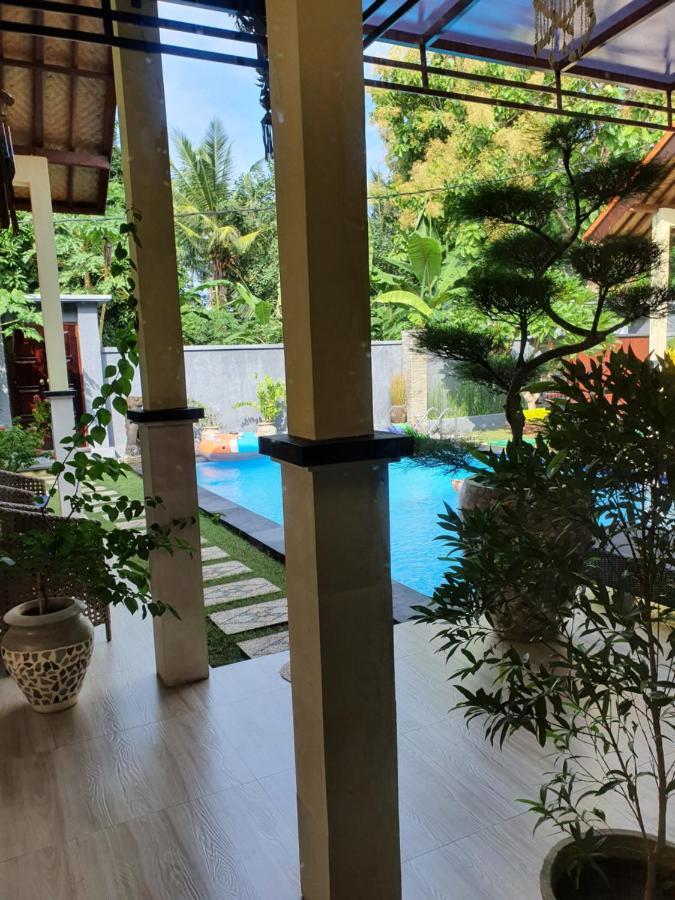 Mias Jungle House Hotel Lovina Eksteriør billede